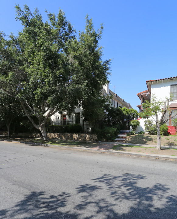 913 S Hobart Blvd in Los Angeles, CA - Building Photo