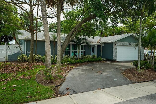 1198 W Camino Real in Boca Raton, FL - Building Photo - Building Photo