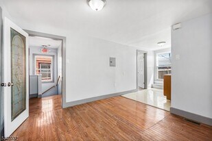 154 N 14th St in East Orange, NJ - Building Photo