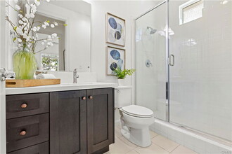 40 Forster in Lake Forest, CA - Foto de edificio - Building Photo
