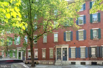 1320 Pine St-Unit -UNIT 3R in Philadelphia, PA - Building Photo - Building Photo