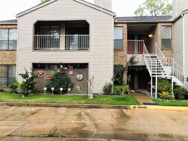 2025 Augusta Dr in Houston, TX - Building Photo