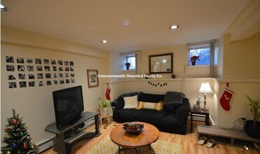 94 Pleasant St in Brookline, MA - Building Photo - Building Photo