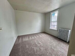 1622 Washington St in Davenport, IA - Building Photo - Building Photo