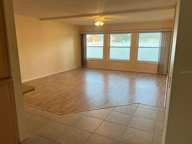 3710 Wilkinson Rd in Sarasota, FL - Building Photo - Building Photo