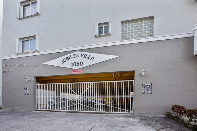 1060 NW 7th St in Miami, FL - Building Photo - Building Photo