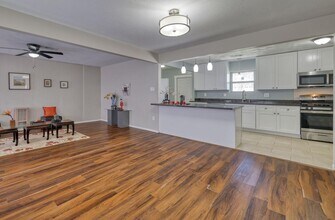 5727 Peacock St in Houston, TX - Building Photo - Building Photo