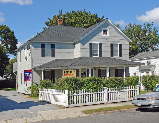 48 Railroad Ave in Patchogue, NY - Building Photo - Building Photo