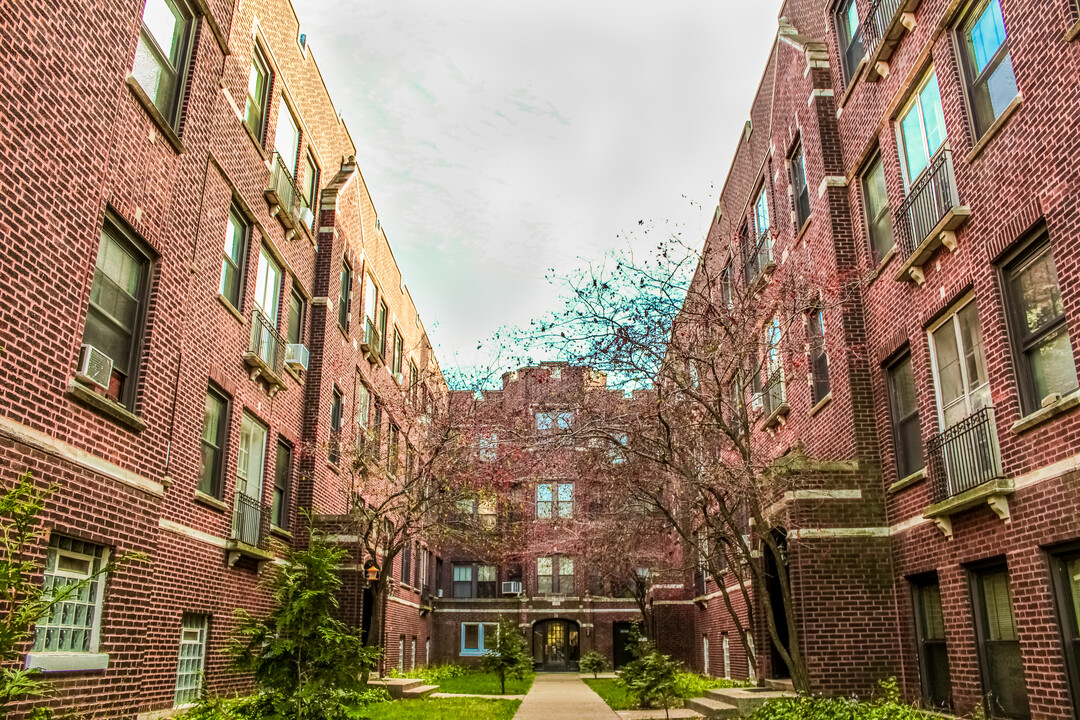 Greenleaf Apartments in Chicago, IL - Building Photo