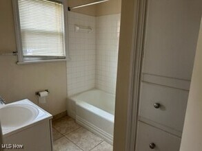 56 Willow Dr in Youngstown, OH - Building Photo - Building Photo