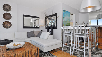 2040 Nelson St in Vancouver, BC - Building Photo - Building Photo