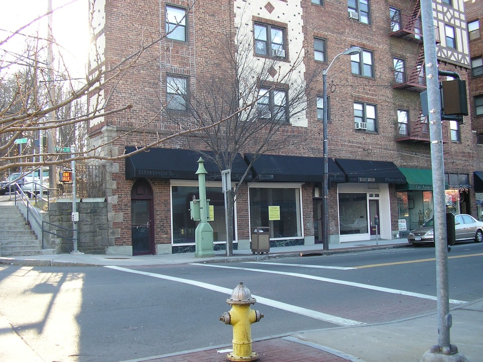 Dobbs Ferry Manor in Dobbs Ferry, NY - Foto de edificio