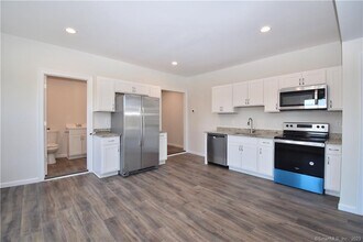 329 Main St in Plymouth, CT - Building Photo - Building Photo