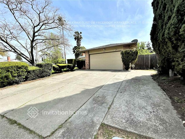 property at 1385 Meadowlark Dr