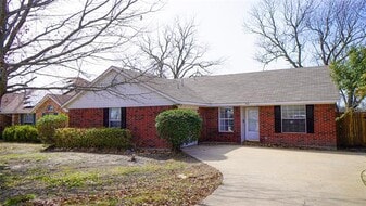 403 E R Ellis Ave in Rockwall, TX - Building Photo