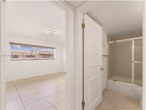 401 NW 72nd Ave in Miami, FL - Building Photo - Building Photo