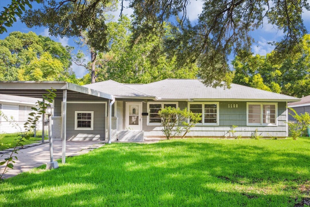 1108 Orange St in La Marque, TX - Building Photo