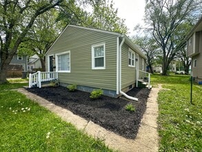 2833 E Vermont St in Indianapolis, IN - Building Photo - Building Photo