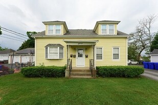 35 Grove St in Pawtucket, RI - Building Photo