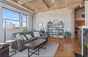 2107 Grand Blvd in Kansas City, MO - Building Photo - Building Photo