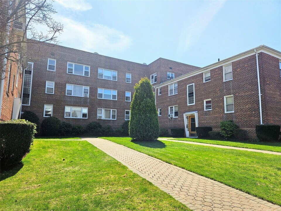 32 E Broad St-Unit -B2C in Mount Vernon, NY - Building Photo