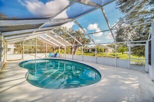5 SE Ocale Way in Summerfield, FL - Building Photo