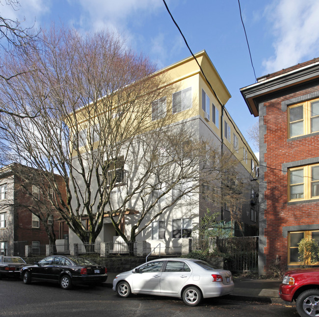 Kearney Court Apartments in Portland, OR - Building Photo - Building Photo