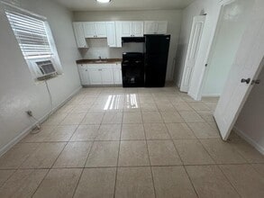 5814 Taylor St Hollywood, FL 33021 in Hollywood, FL - Building Photo - Building Photo