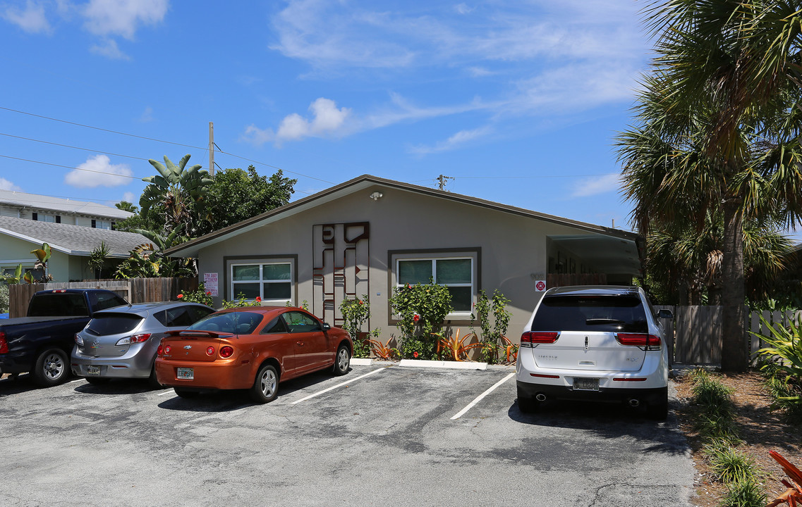 909 NE 23rd Dr in Wilton Manors, FL - Building Photo