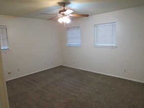331 Trafalgar Rd in San Antonio, TX - Foto de edificio - Building Photo
