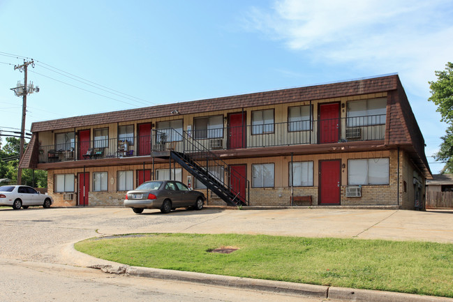 The Villa Manor In The Darralls Addition in Oklahoma City, OK - Building Photo - Building Photo