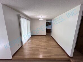 18660 Roundtree Dr in Oregon City, OR - Building Photo - Building Photo