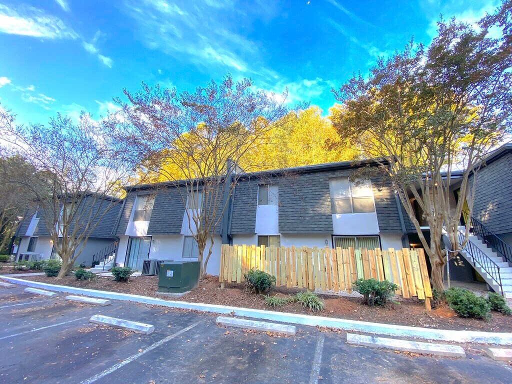 Retreat at Greenbriar Atlanta, GA Apartments