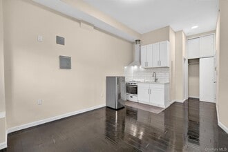 158 Willow St in Yonkers, NY - Building Photo - Building Photo