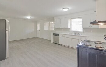 115 S 1659 in Lyman, SC - Foto de edificio - Building Photo