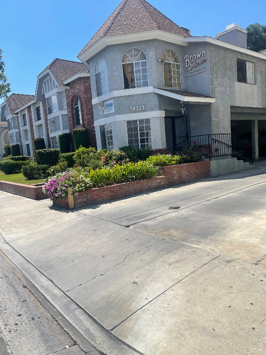 14323 Cerise Ave in Hawthorne, CA - Building Photo