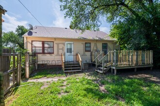 1555 N Northeast Pkwy in Wichita, KS - Building Photo - Building Photo