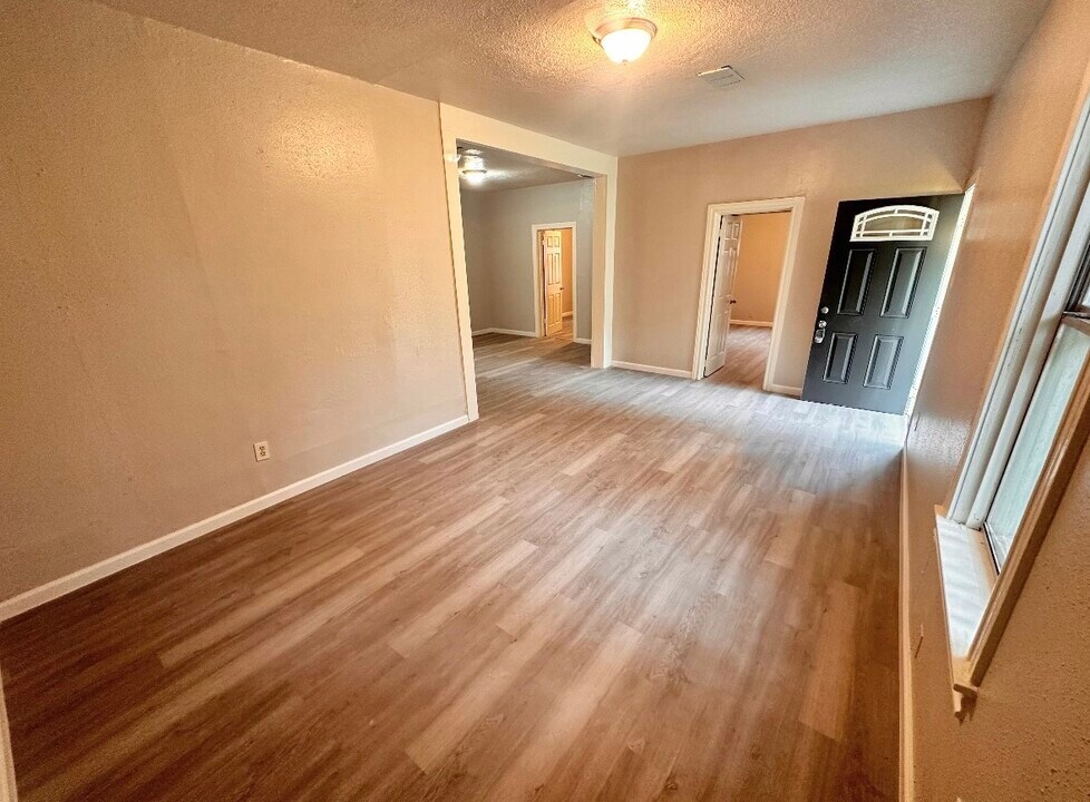 330 Gordy Rd in Bacliff, TX - Building Photo