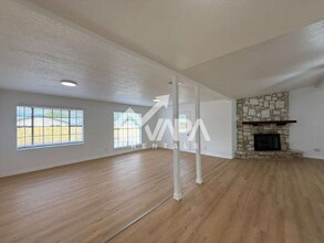 222 Kerry Brook Dr in Converse, TX - Foto de edificio - Building Photo