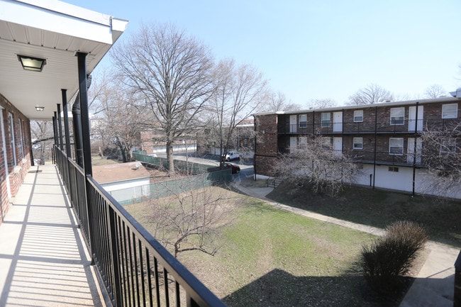 Colonial Apartments in St. Ann, MO - Building Photo - Building Photo