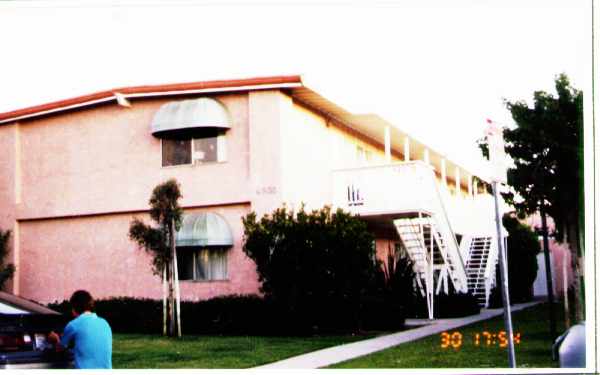 4930-4940 Nautilus St in Oxnard, CA - Foto de edificio - Building Photo