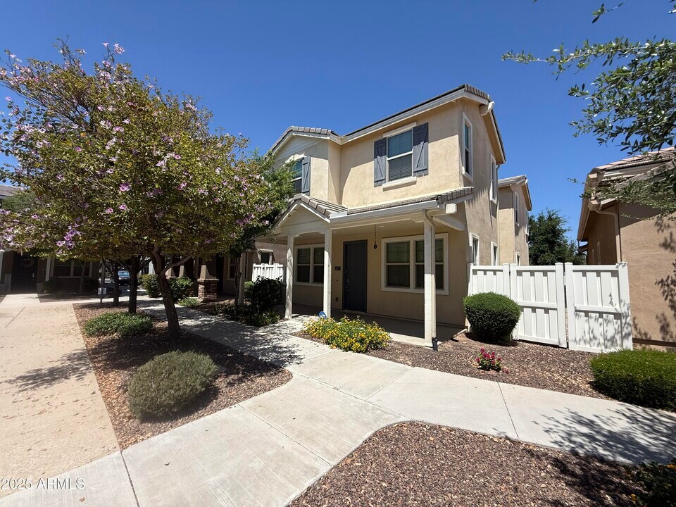3837 E Robert St in Gilbert, AZ - Building Photo