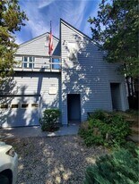 157 Pleasant St in North Kingstown, RI - Building Photo