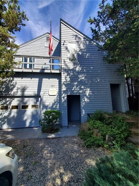 157 Pleasant St in North Kingstown, RI - Building Photo