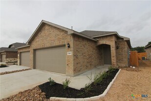 1263 FM306 in Canyon Lake, TX - Building Photo