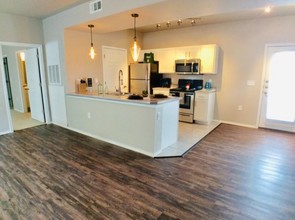 Crown Lone Oak Apartment Homes in Oklahoma City, OK - Building Photo - Building Photo
