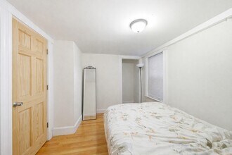 323 Boylston St, Unit 97 in Brookline, MA - Foto de edificio - Building Photo