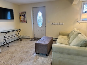 25 Topaz Dr in Lake Ronkonkoma, NY - Foto de edificio - Building Photo