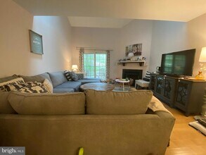 240 Valley Stream Ln, Unit 240 in Chesterbrook, PA - Building Photo - Building Photo