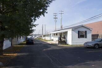 Courtyard Estates in Columbus, OH - Building Photo - Building Photo